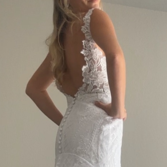 Bridal wedding dress never worn. Found something else I wanted. Color is white - Picture 7 of 7